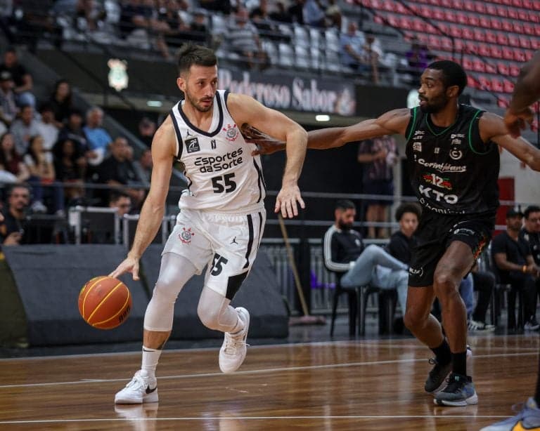 Elinho, do Corinthians, em ação contra o União Corinthians pelo NBB (Foto: Beto Miller/Corinthians)