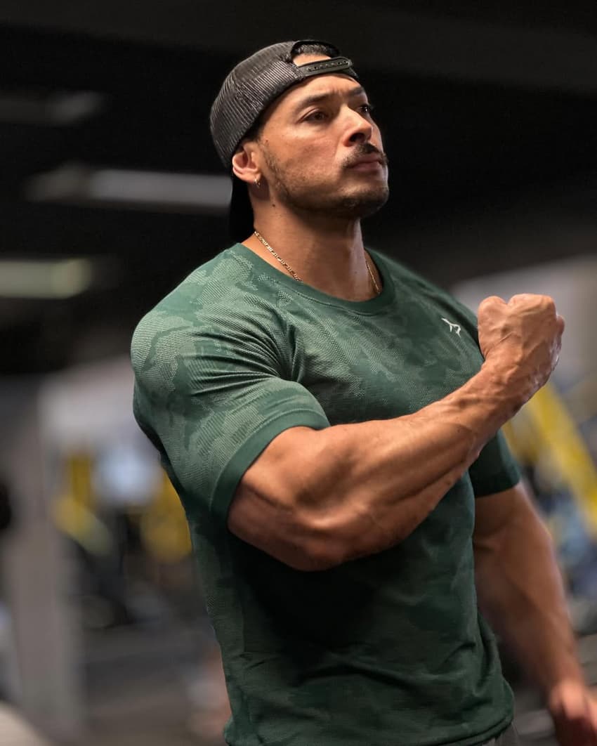 O fisiculturista Felipe Franco posando em academia (Foto: Reprodução/Instagram: @fefrancooficial)