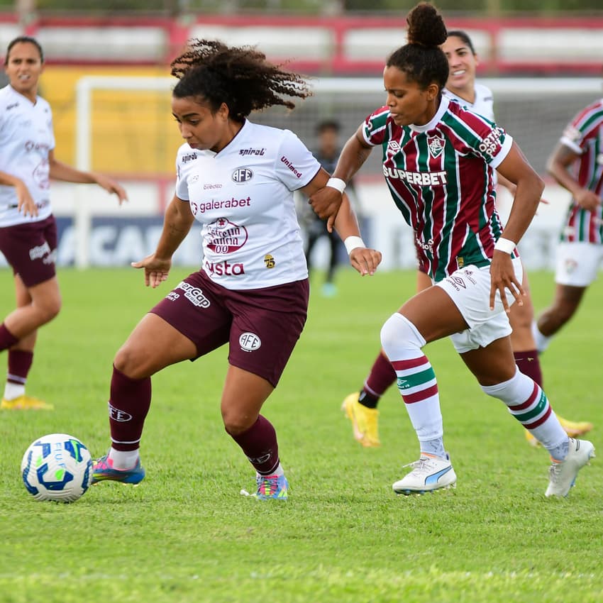 Fluminense e Ferroviária se enfrentam em Bangu, no Rio de Janeiro, pelo Brasileirão Feminino.