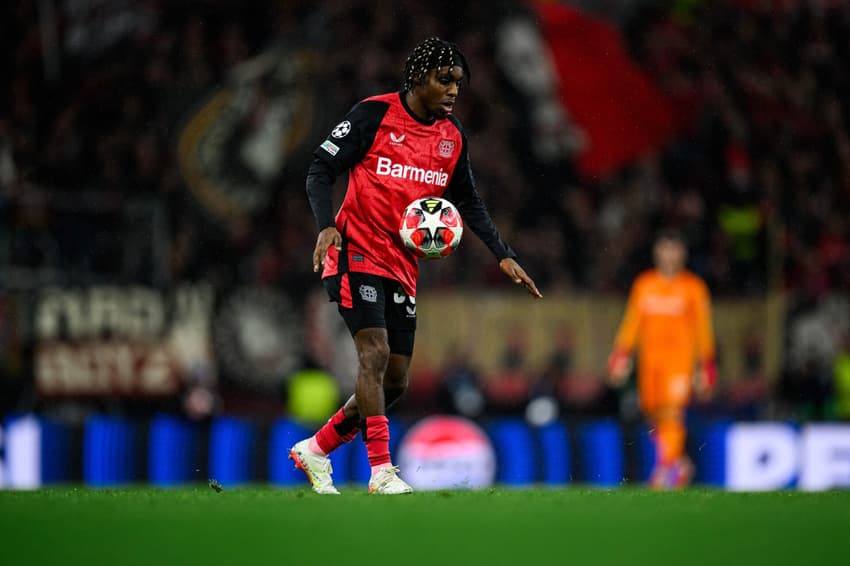 Frimpong pelo Leverkusen