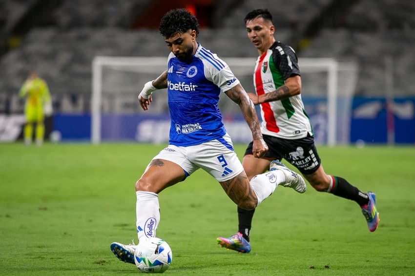 Gabigol em ação no jogo do Cruzeiro contra o Palestino pela Sul-Americana