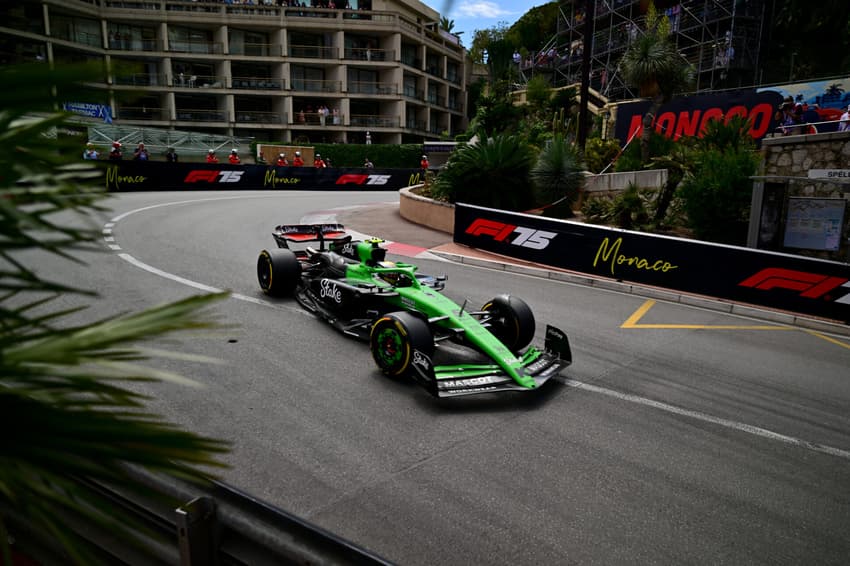 Gabriel Bortoleto, da Sauber, em ação no TL 1 do GP de Mônaco, que foi liderado por Charles Leclerc (Foto: Andrej ISAKOVIC / AFP)