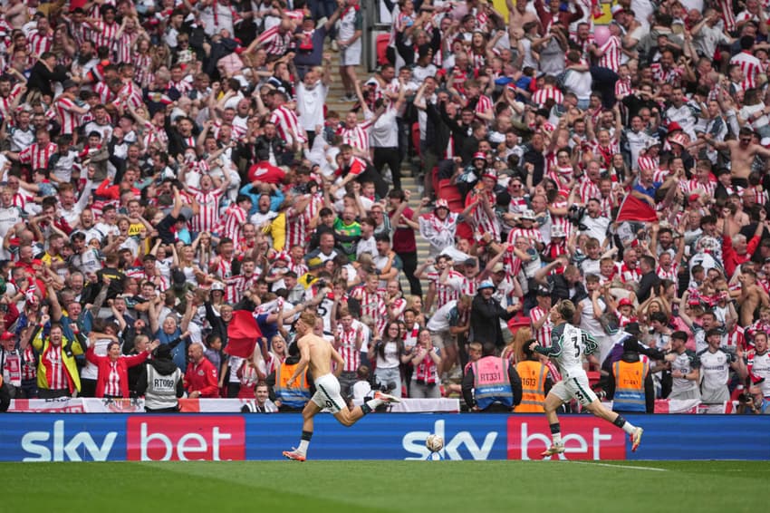 Tom Watson, de 18 anos, marcou o gol que garantiu o acesso do Sunderland para a Premier League (Foto: Divulgação)