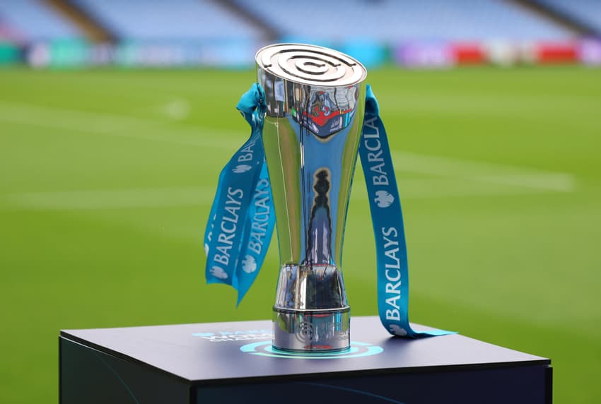 Troféu do Campeonato Inglês Feminino, que terminou com a equipe do Chelsea como campeã na última quarta-feira (Foto: FA)