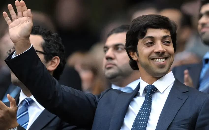 O Sheik Mansour bin Zayed al-Nahyan é dono do Manchester City, clube que protagoniza um dos maiores escândalos envolvendo Fair Play Financeiro (Foto: AFP)