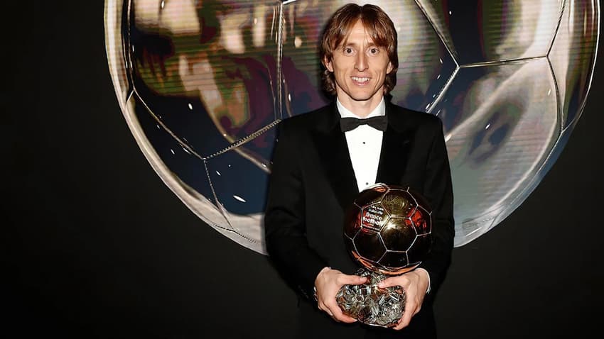 Luka Modric foi eleito como Bola de Ouro em 2018 depois de vencer a Champions League pelo Real Madrid e ser vice-campeão da Copa do Mundo pela Croácia (Foto: Divulgação)