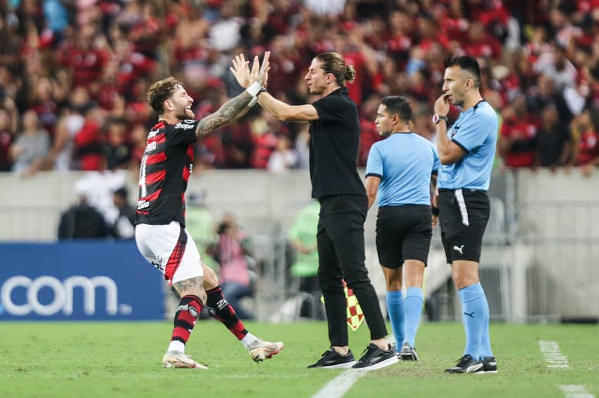 Léo Pereira comemorando gol do Flamengo com Filipe Luís (Foto: Divulgação/Flamengo)