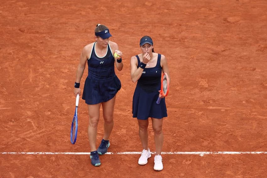 Luisa Stefani disputou atual edição do Roland Garros