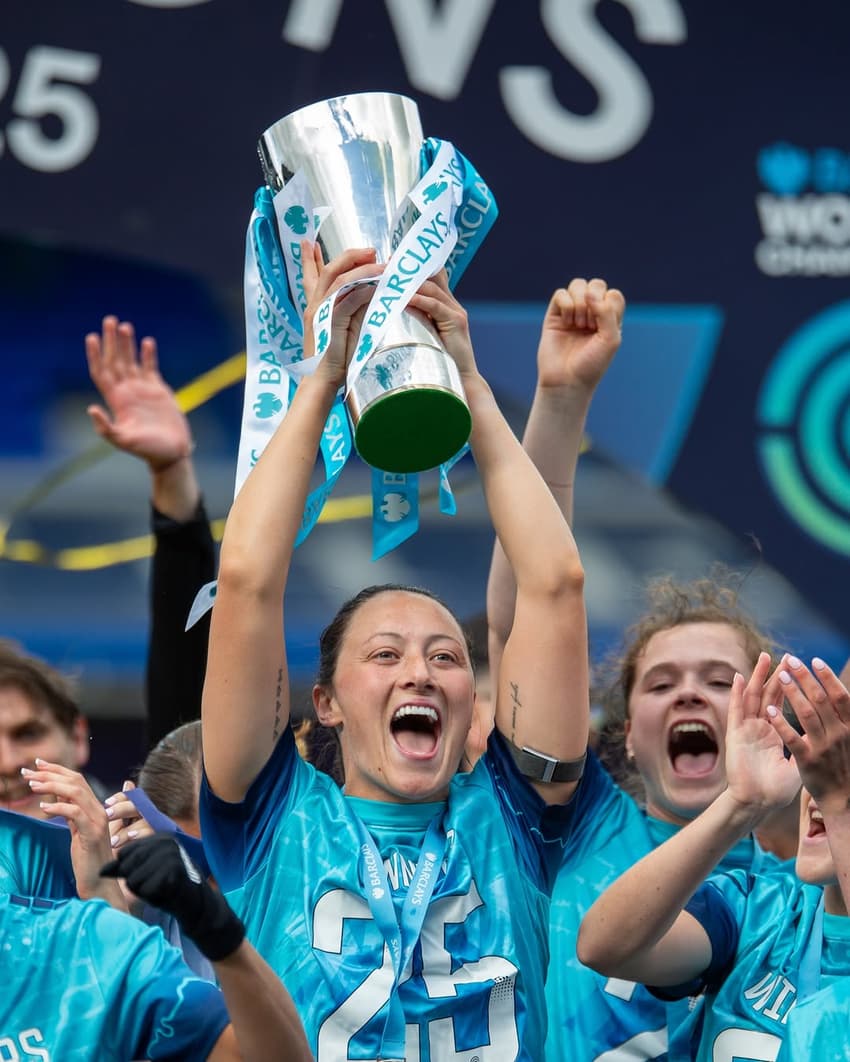 Megan Campbell entra para o Guinness Book pelo lançamento mais longo da história do futebol feminino. (Foto: Reprodução/Megan Campbell)