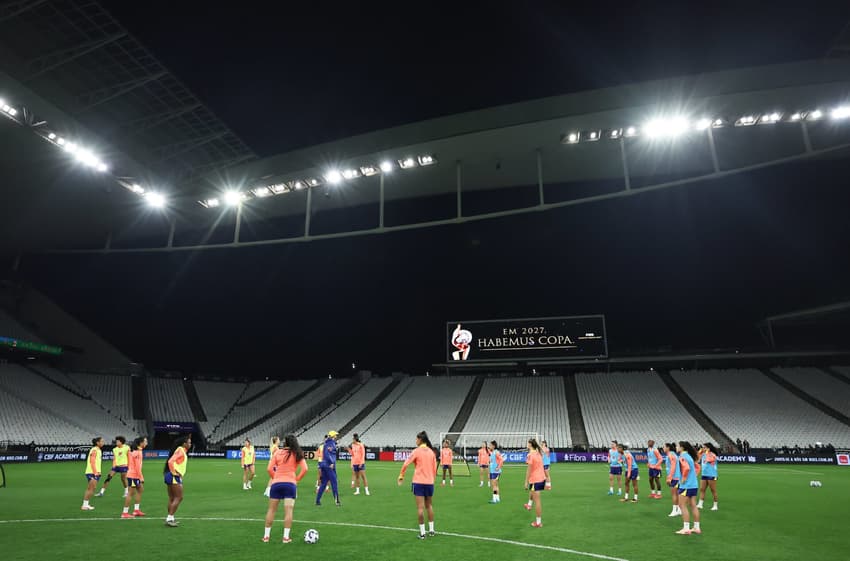 Seleção feminina na Neo Química Arena. (Foto: Lívia Villas Boas / CBF)