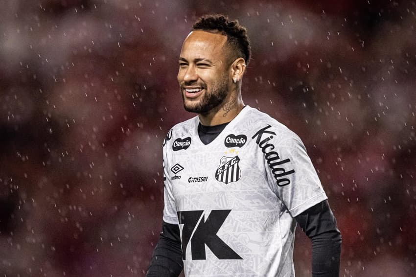 Neymar no aquecimento para o jogo do Santos contra o CRB