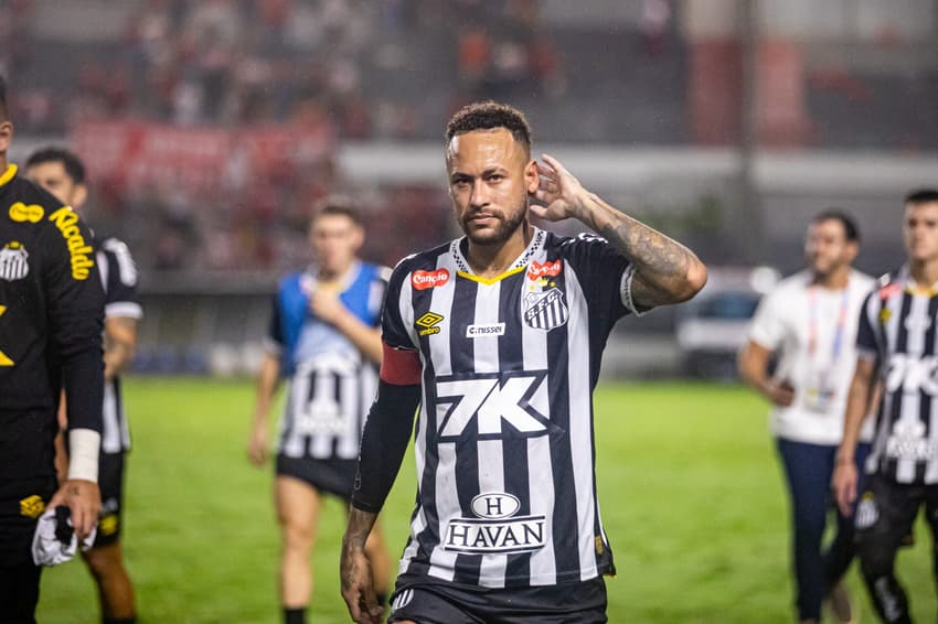 Neymar após a partida entre CRB x Santos pela Copa do Brasil (Foto: Itawi Albuquerque/AGIF)