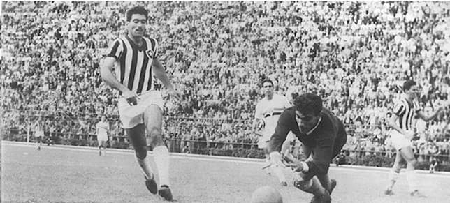 Nilton Santos jogou a vida inteira pelo Botafogo; foram 723 partidas em 17 temporadas