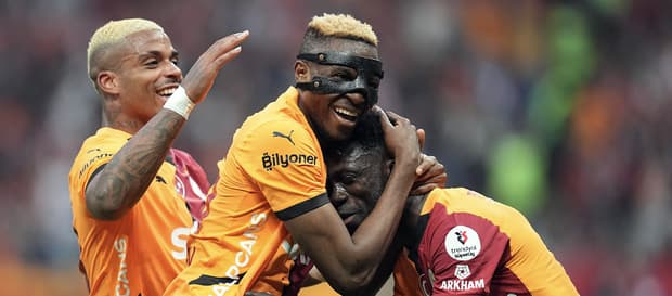 Osimhen comemorando gol pelo Galatasaray