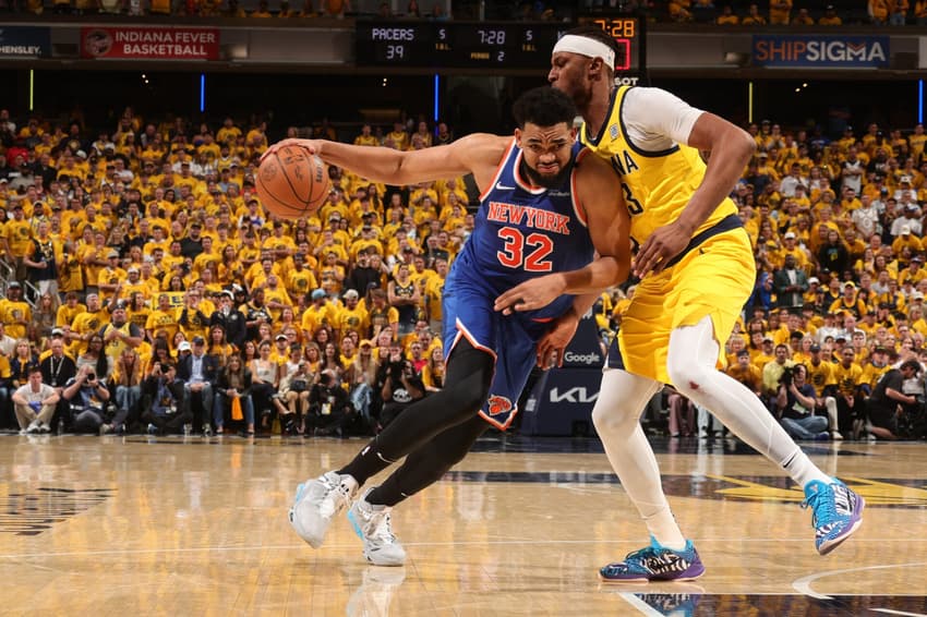 Karl-Anthony Towns, do Knicks, durante ataque contra o Pacers (Foto: Nathaniel S. Butler/NBAE via Getty Images/AFP)