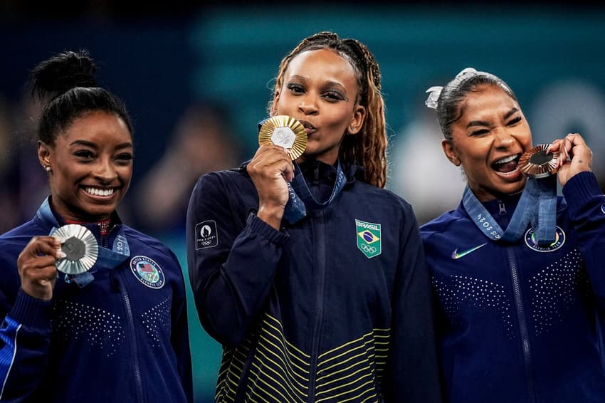 Rebeca Andrade, Simone Biles e Jordan Chiles formaram pódio em Paris