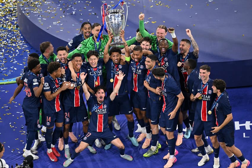 Jogadores do PSG comemoram título da Champions League
