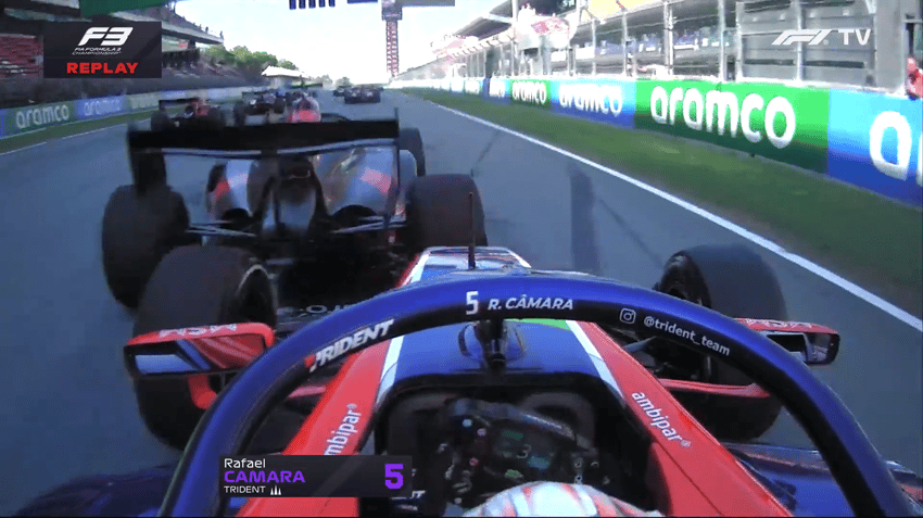 Rafael Câmara bate em incidente de largada (Foto: Reprodução / F1TV)