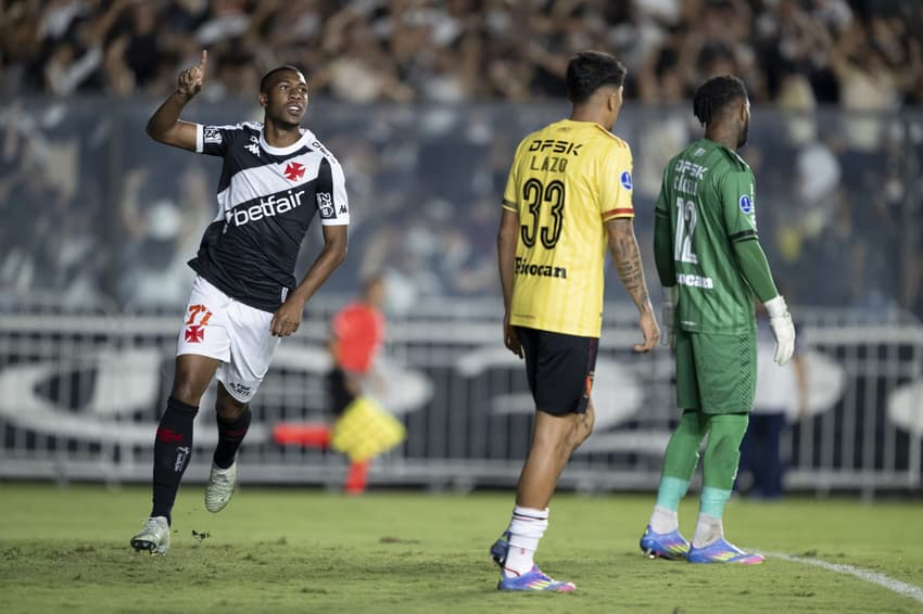 Rayan, do Vasco, comemora seu gol contra o Melgar, em São Januário, pela Sul-Americana