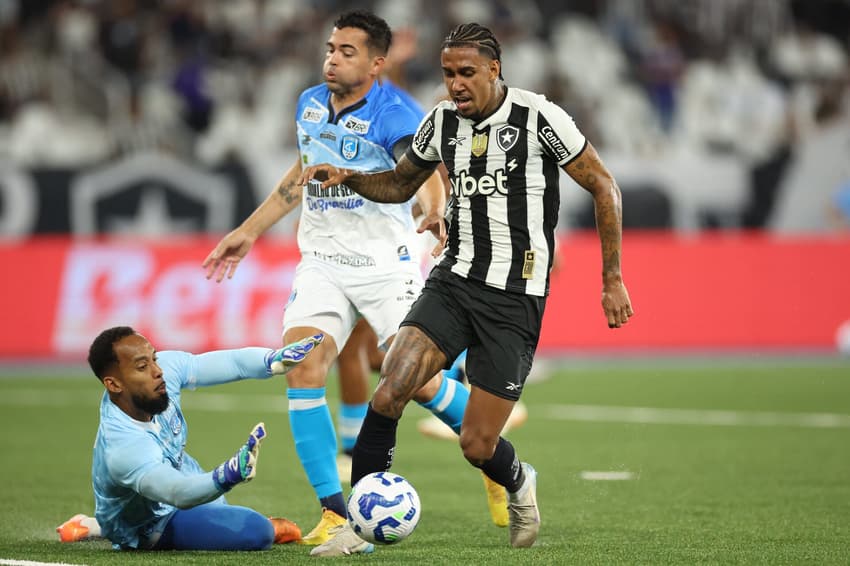 Botafogo, de Rwan Cruz, goleou o Capital-DF no jogo de ida