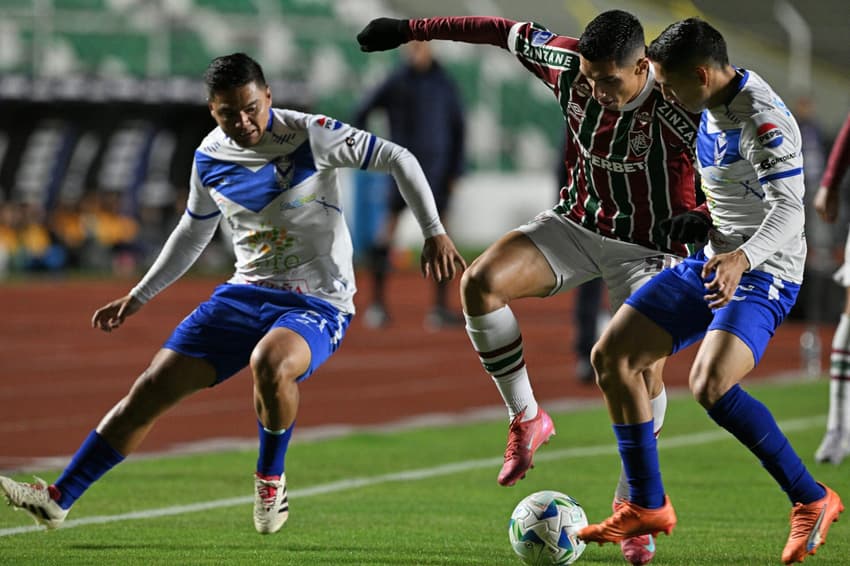Kevin Serna em ação no jogo do Fluminense contra o GV San Jose