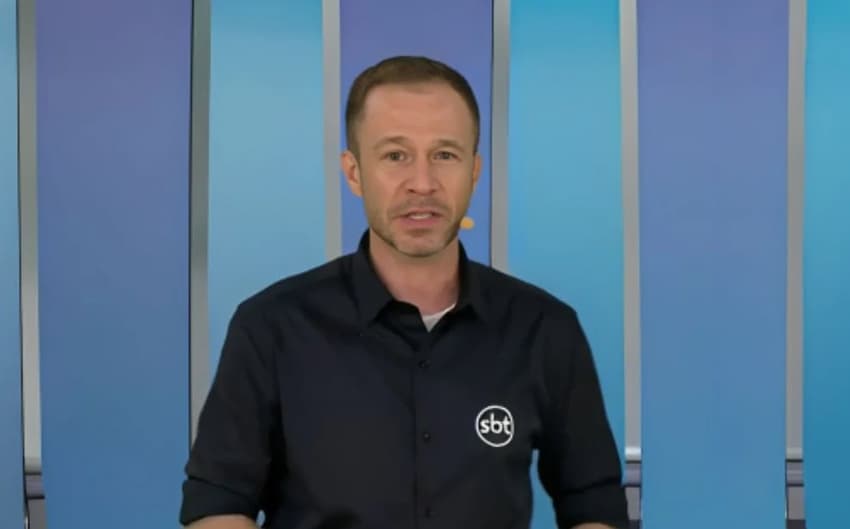 Tiago Leifert participou da transmissão do jogo da Sul-Americana no SBT (Foto: Reprodução/SBT)