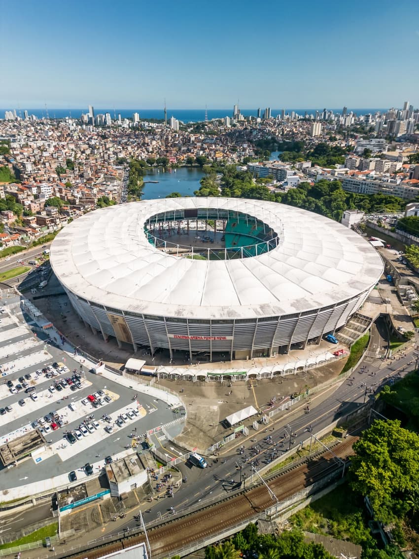 Vista aérea da Arena Fonte Nova, que fica próxima ao Barbalho, local onde torcedores do Vitória foram roubados (Foto: San Junior / Divulgação)