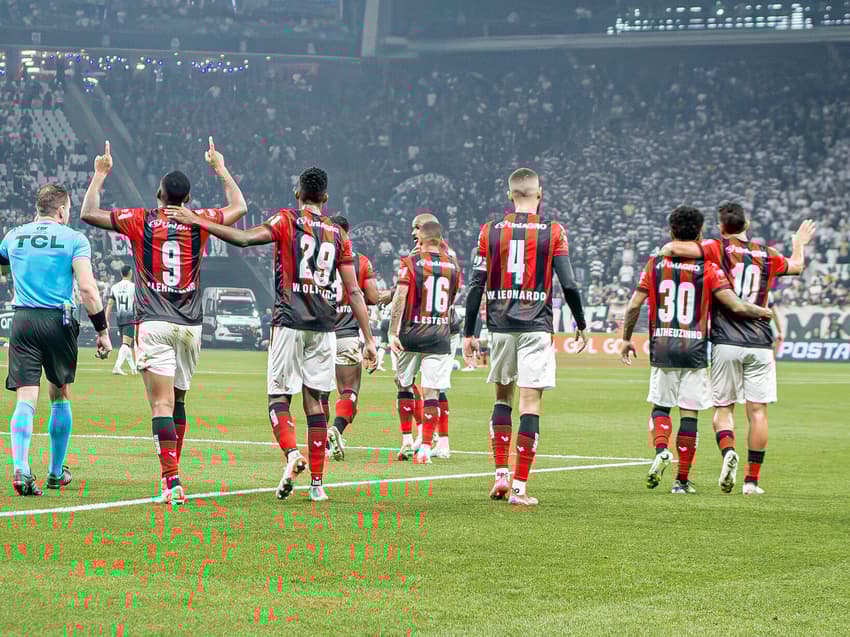 Jogadores do Vitória comemoram gol contra o Corinthians, na Neo Química Arena, em 2024 Foto: Victor Ferreira / EC Vitória