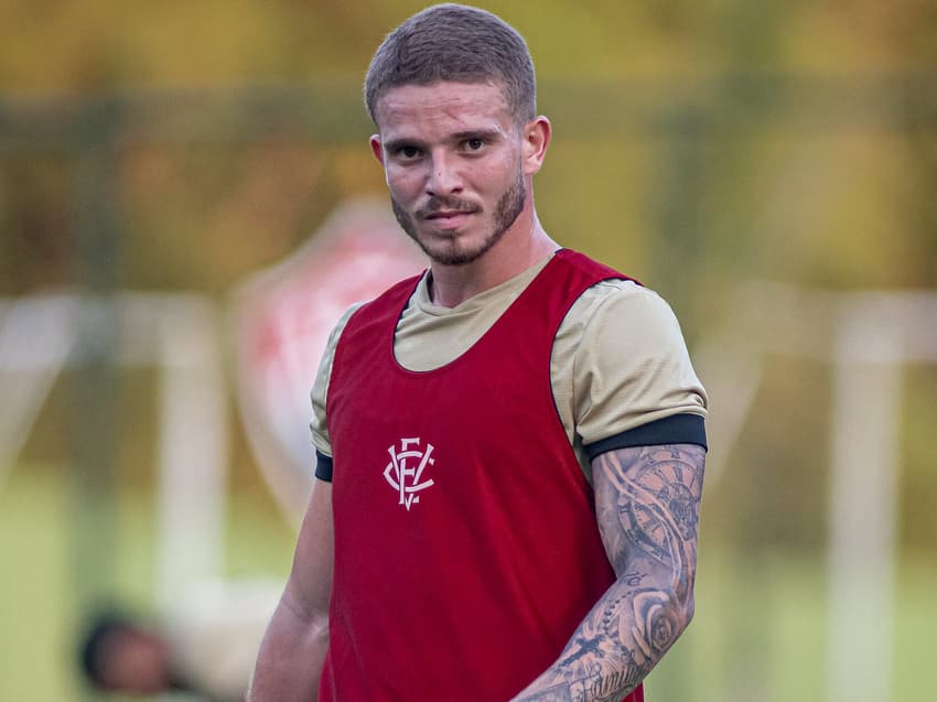 Léo Naldi em treino do Vitória (Foto: Victor Ferreira / EC Vitória)