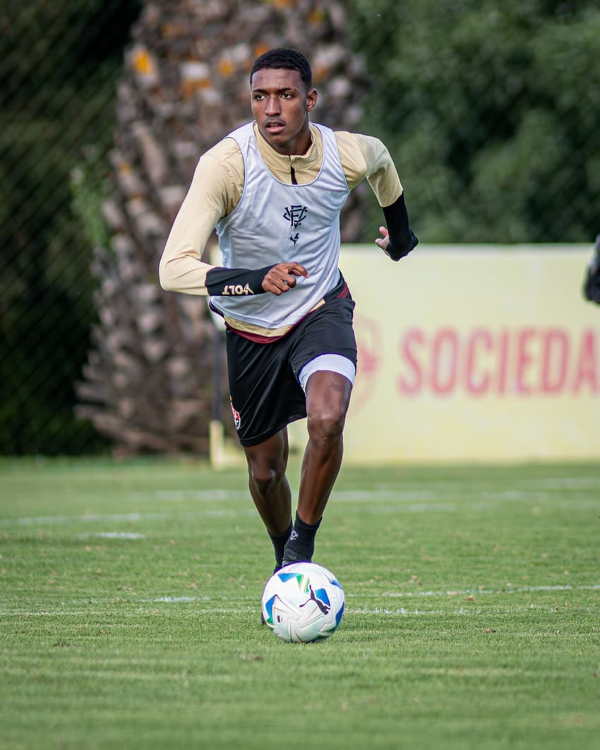 Kauan treina com elenco principal em Quito, antes de jogo pela Sul-Americana Foto: Victor Ferreira / EC Vitória