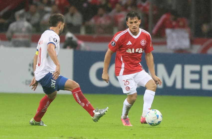Bernabei, lateral-esquerdo do Internacional