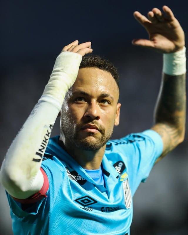 Pai do atacante Neymar tem ajudado a liderar obras de melhoraria da infreestrutura do clube ao lado do presidente Marcelo Teixeira. (Foto: Reinaldo Campos/ Santos FC)