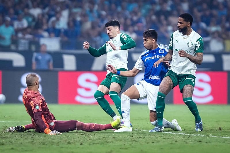 Atacante Kaio Jorge marca o segundo gol do Cruzeiro contra o Palmeiras no Mineirão (Foto: Gustavo Aleixo/Cruzeiro)
