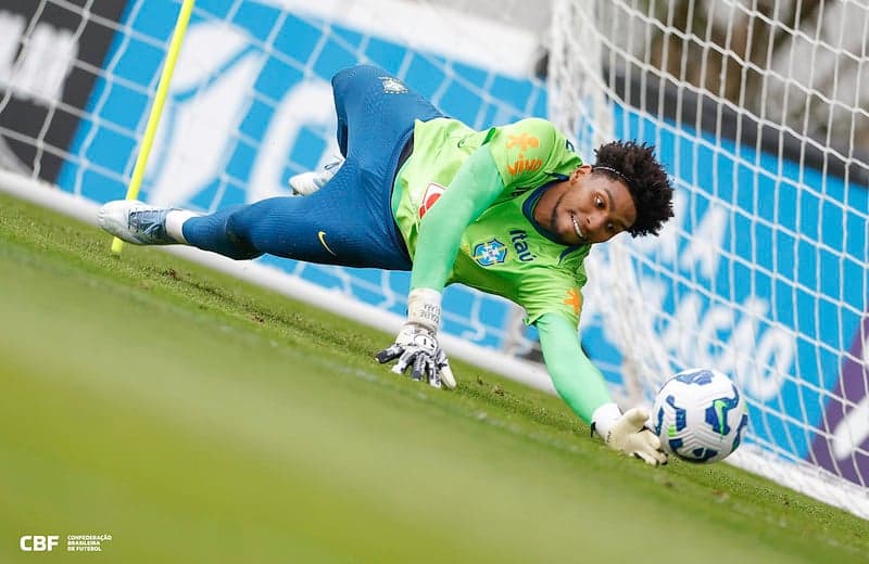 Hugo Souza treina no CT Joaquim Grava, casa do Corinthians. O jogador defende o Timão desde julho do ano passado. (Foto: Rafael Ribeiro/CBF)