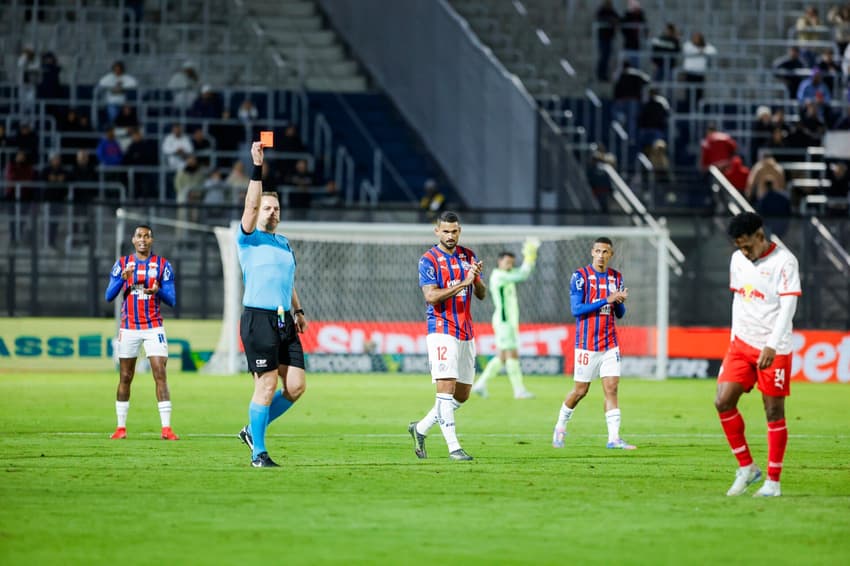 Momento da expulsão de Hurtado (Foto: Rafael Rodrigues / EC Bahia)