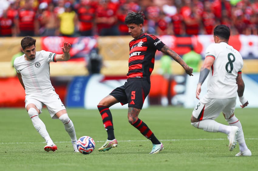 Pulgar em ação contra o Chelsea (Foto: Gilvan de Souza/Flamengo)