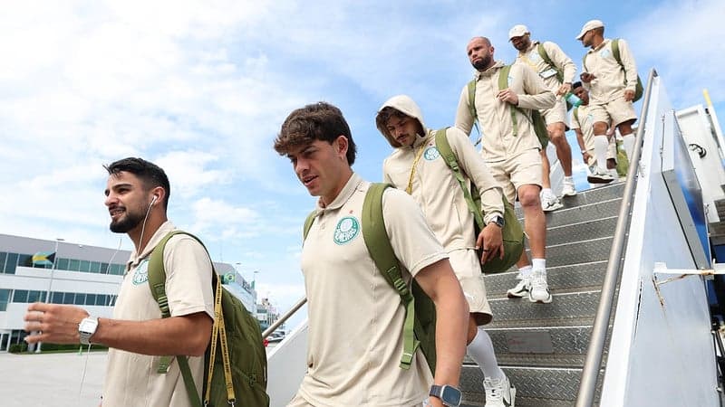 Elenco do Palmeiras desembarcou em Miami na tarde do último domingo (22). (Foto: Cesar Greco/Palmeiras)