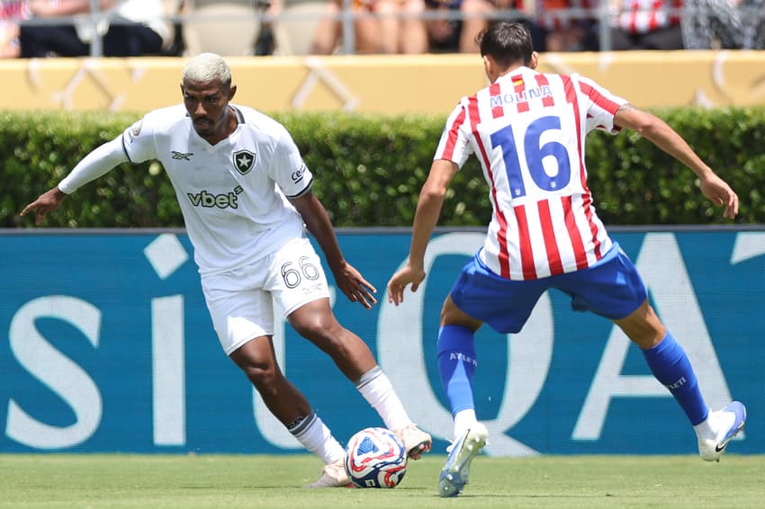 Cuiabano em ação na partida entre Botafogo e Atlético de Madrid (Foto: Vítor Silva/Botafogo)