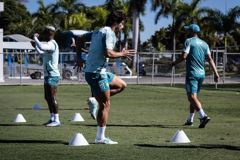 Volante Lucas Silva, do Cruzeiro, em treino na Toca da Raposa (Foto: Gustavo Aleixo/Cruzeiro)