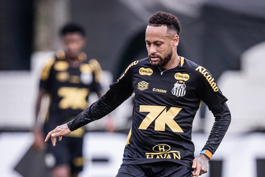 Neymar trabalho no gramado do CT Rei Pelé (Foto: Raul Baretta/ Santos FC)