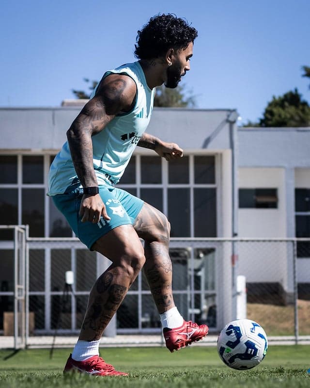 Atacante Gabigol, do Cruzeiro, em treino na Toca da Raposa (Foto: Gustavo Aleixo/Cruzeiro)