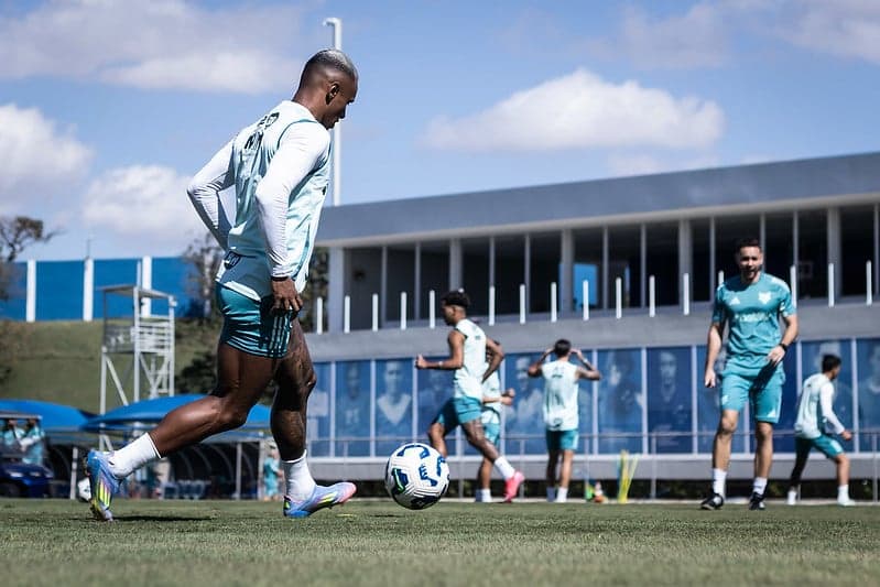 Atacante Marquinhos, do Cruzeiro, em treino na Toca da Raposa (Foto: Gustavo Aleixo/Cruzeiro)