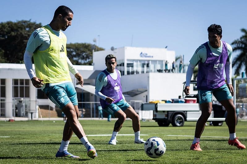 Volante Christian, do Cruzeiro, em treino na Toca da Raposa (Foto: Gustavo Aleixo/Cruzeiro)