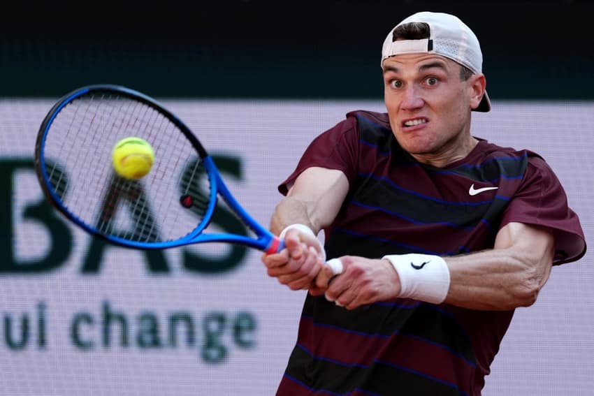 O britânico Jack Draper na derrota para o cazaque Alexander Bublik em Roland Garros (Foto: Dimitar DILKOFF / AFP)