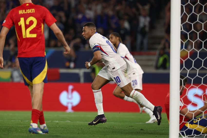 Mbappé fez gol na derrota da França para a Espanha (Foto: FRANCK FIFE / AFP)