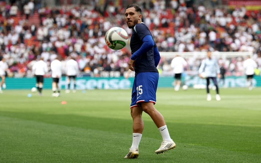 Rayan Cherki chegará como reforço do Manchester City faltando poucos dias para o Mundial de Clubes (Foto: FRANCK FIFE /AFP)
