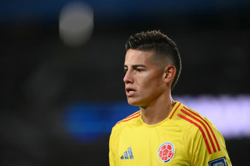 James Rodríguez em ação contra a Argentina pelas Eliminatórias (Foto: Luis Robayo/AFP)