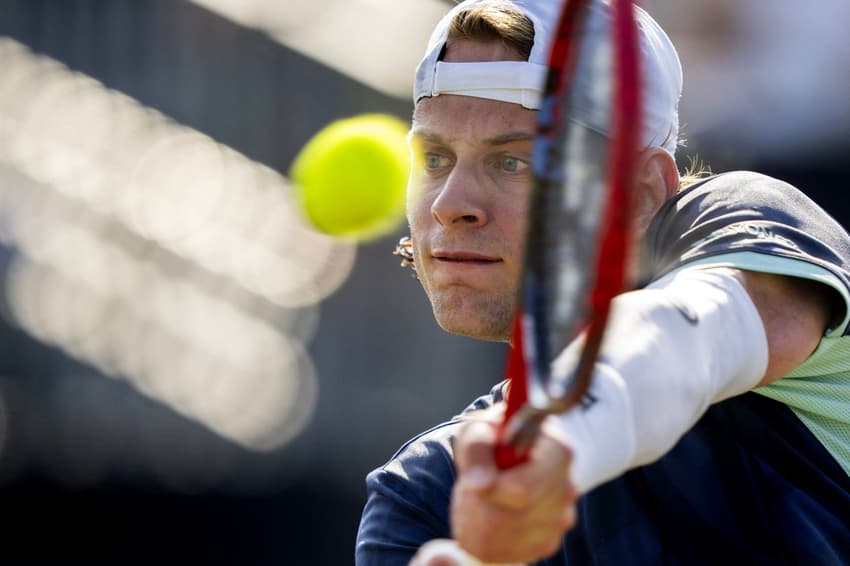 O belga Zizou Bergs na vitória sobre Mark Lajal, da Estônia, em Hertogenbosch (Foto: Sander Koning / ANP / AFP) / Netherlands OUT / NETHERLANDS OUT / NETHERLANDS OUT