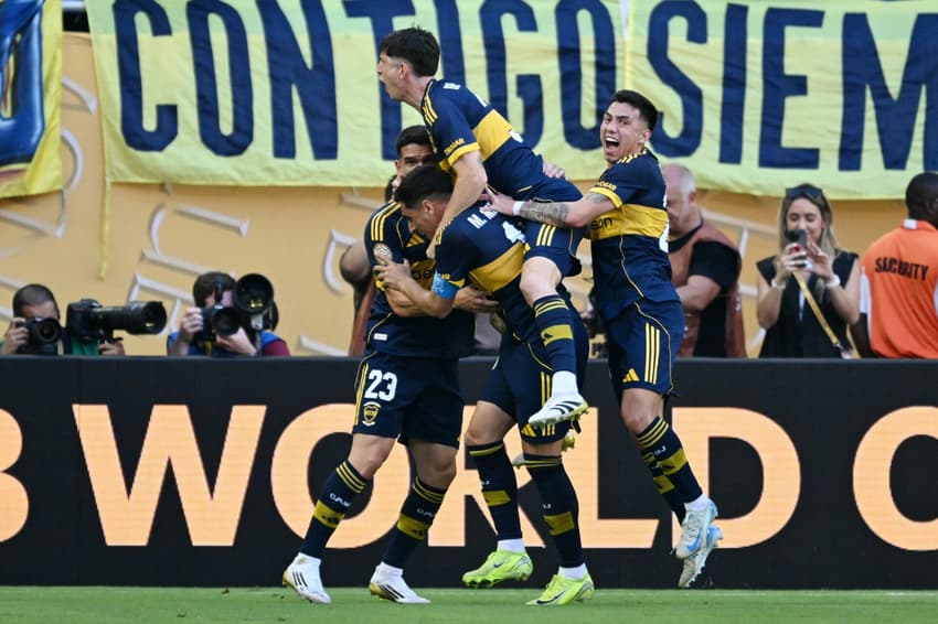 Boca celebra gol de Merentiel contra o Benfica