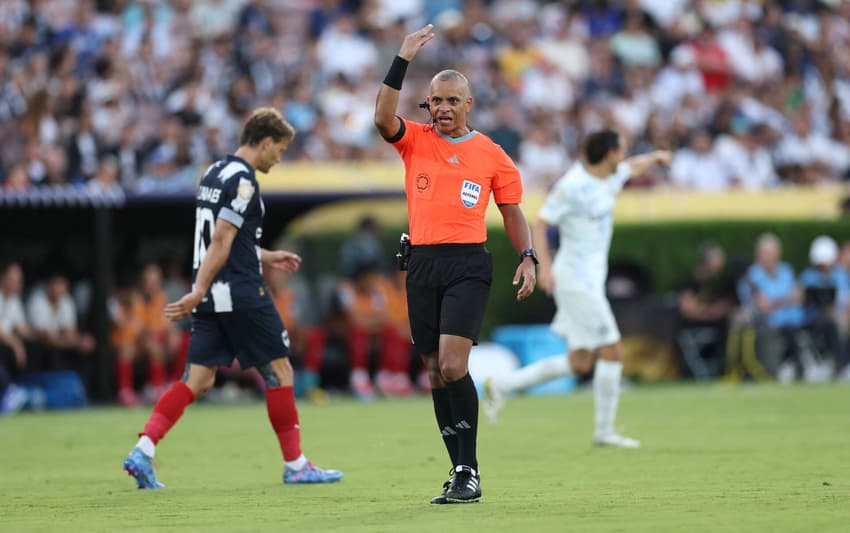 Wilton Pereira Sampaio apitará duelo entre PSG  e Inter Miami (Foto: Stu Forster/AFP)